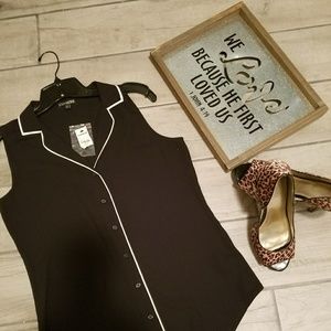 Sleeveless collar button up top